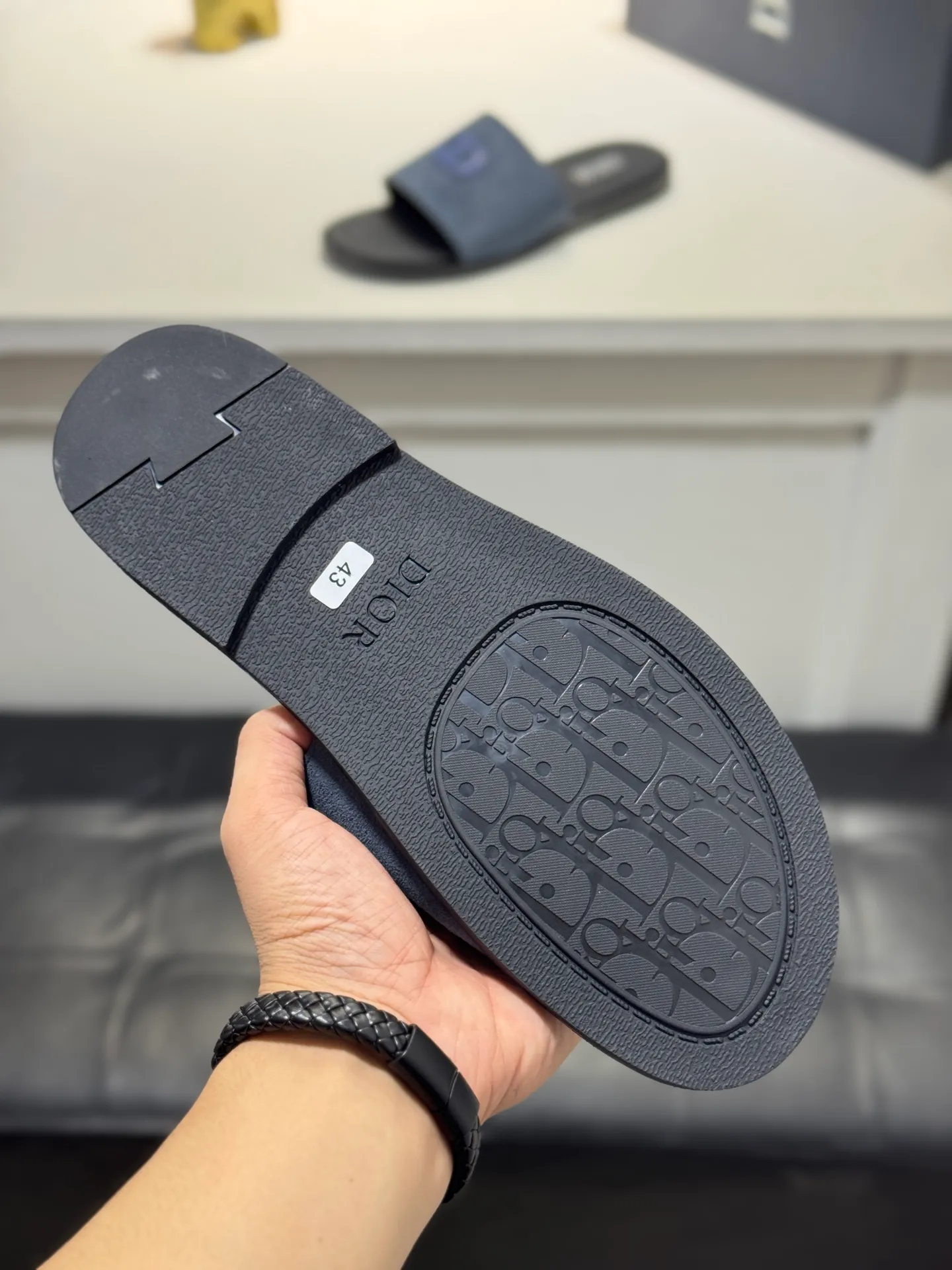 Men's men's shoes 💰320 [New style] 🦇🦇𝐂𝐡𝐫𝐢𝐬𝐭𝐢𝐚𝐧 𝐃𝐢𝐨𝐫 Dior slippers - the latest hot sandals, classic sandals, original replicas, super durable and versatile, cowhide leather with hardware accessories, very comfortable on the feet Look slim and white. Original molded outsole size: 38-44 (.45. Customized